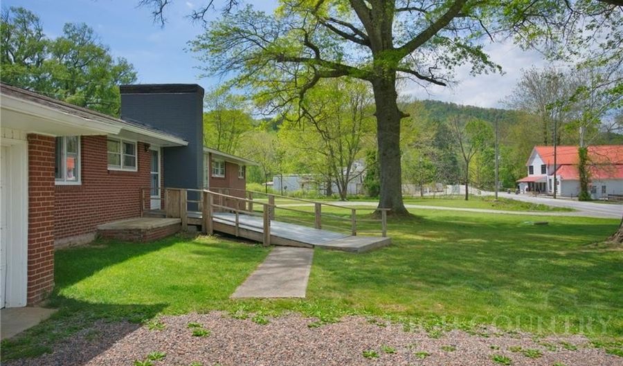 2853 Broadstone Rd, Banner Elk, NC 28604 - 3 Beds, 2 Bath
