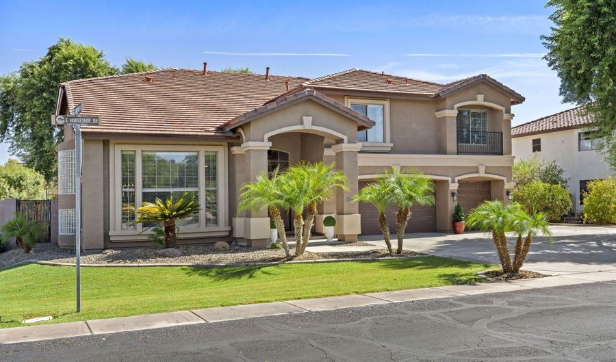 1711 E HORSESHOE Dr, Chandler, AZ 85249 - 5 Beds, 4 Bath