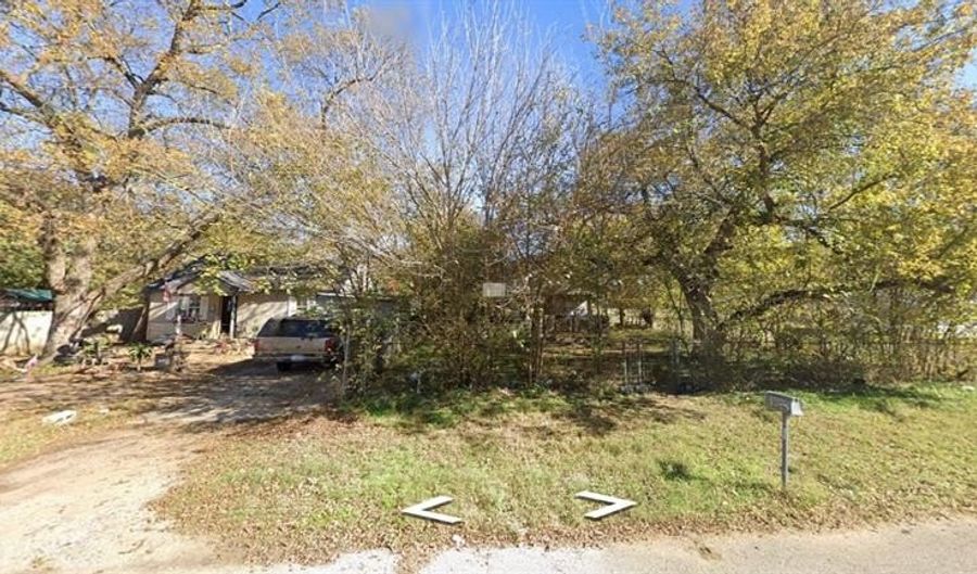 1024 C SW St, Ardmore, OK 73401 - 3 Beds, 2 Bath