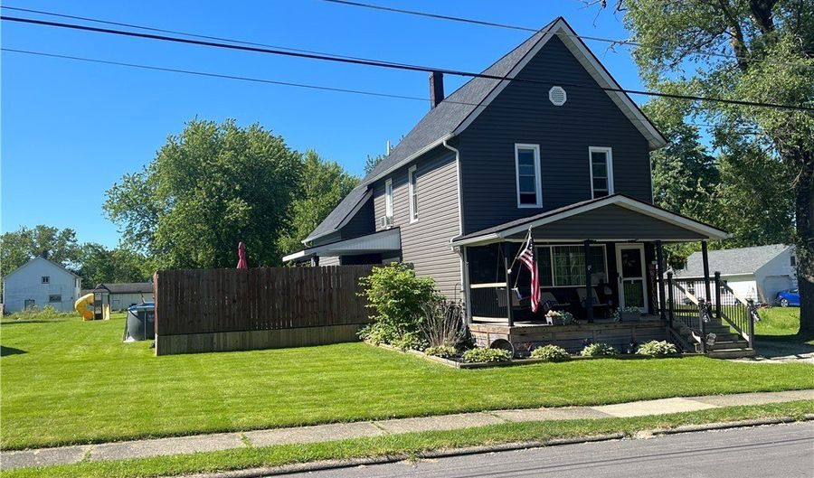 1124 E 17th St, Ashtabula, OH 44004 - 3 Beds, 2 Bath