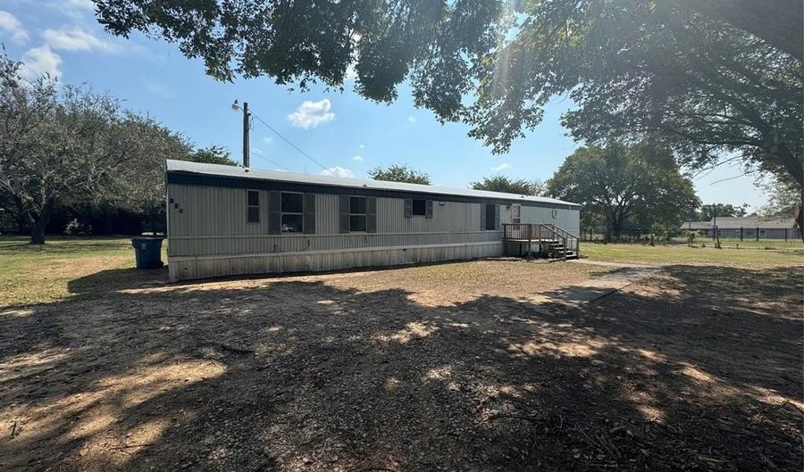 201 Donna St, Alvarado, TX 76009 - 3 Beds, 2 Bath