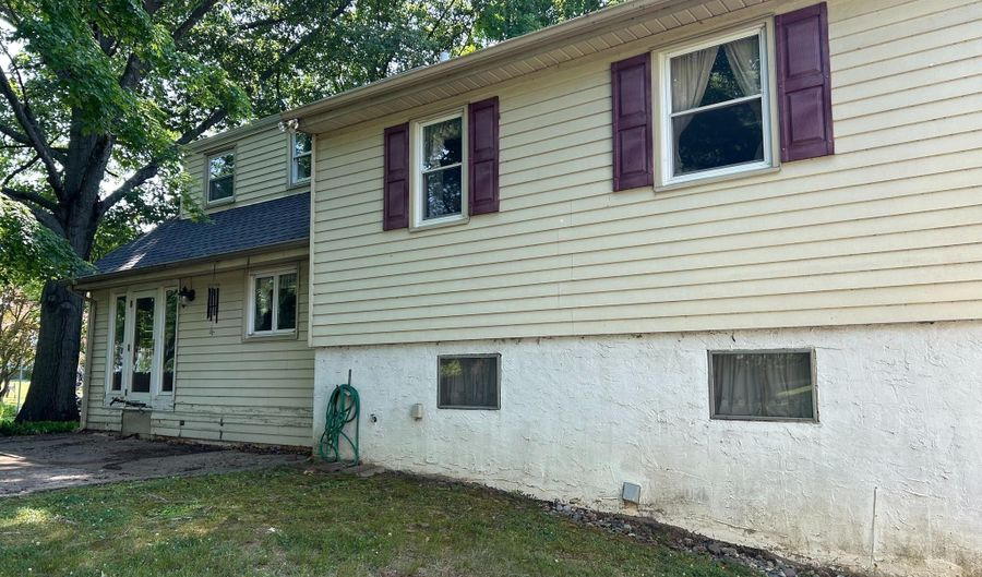 1252 HOFFMAN Rd, Ambler, PA 19002 - 4 Beds, 3 Bath