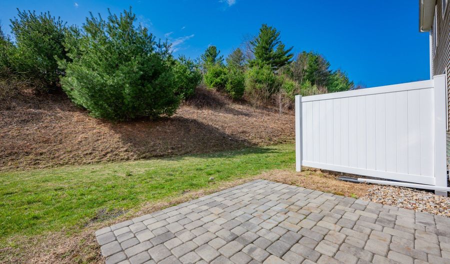 29 Covey Rd 21, Burlington, CT 06013 - 2 Beds, 3 Bath