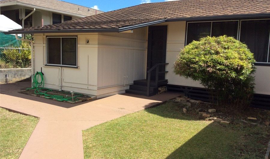 45-111 A William Henry Rd, Kaneohe, HI 96744 - 3 Beds, 1 Bath