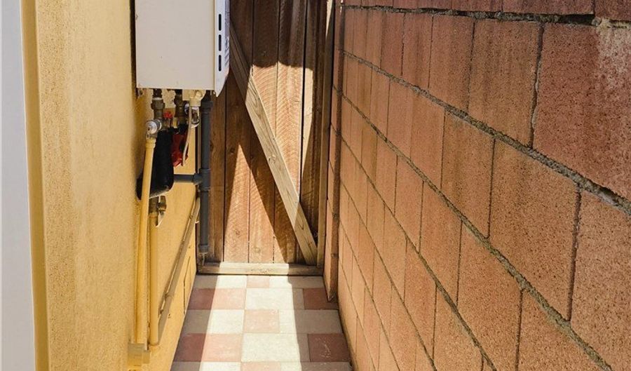 2558 W Lullaby Ln STUDIO, Anaheim, CA 92804 - 0 Beds, 1 Bath