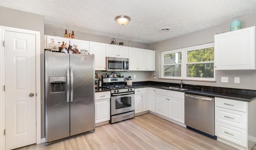 6966 Beechmont Ave, Anderson Twp., OH 45230 - 3 Beds, 2 Bath