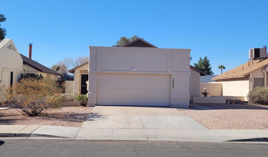 1622 N COMANCHE Dr, Chandler, AZ 85224 - 3 Beds, 2 Bath