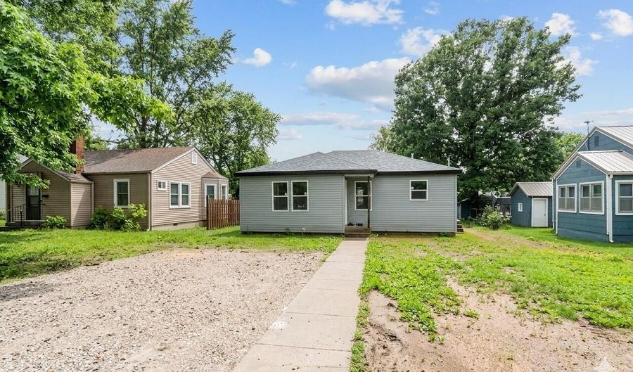 1003 S Rinker Ave, Aurora, MO 65605 - 3 Beds, 1 Bath