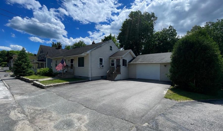 459 Willard St, Berlin, NH 03570 - 3 Beds, 1 Bath