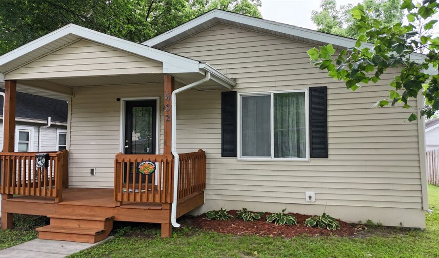 622 13th St, Ames, IA 50010 - 3 Beds, 2 Bath