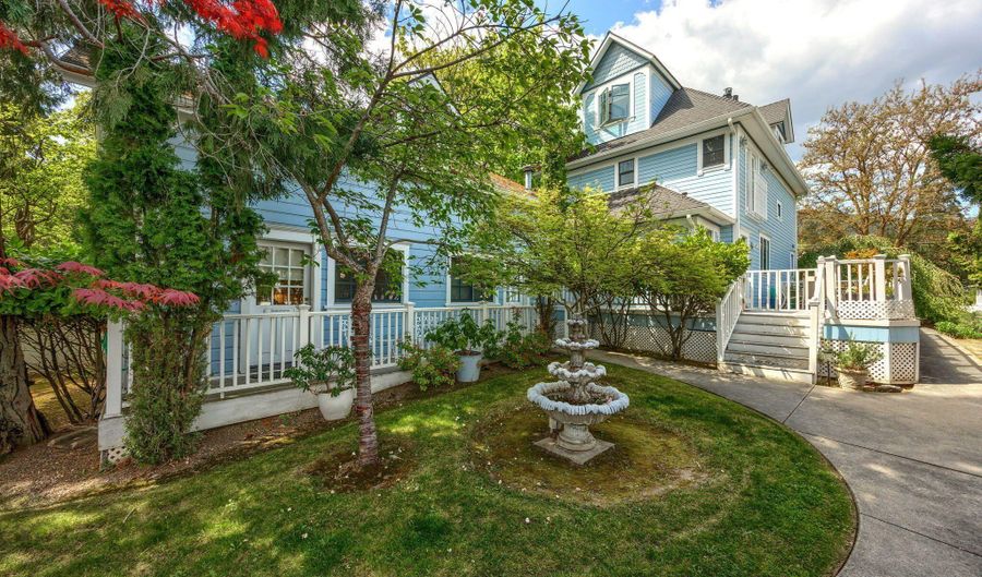 496 Beach St, Ashland, OR 97520 - 5 Beds, 6 Bath