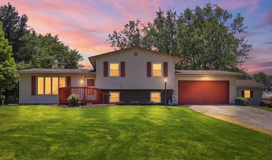 10960 Easton St NE, Alliance, OH 44601 - 3 Beds, 1 Bath