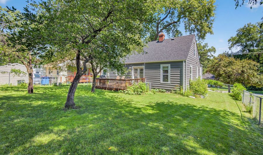 936 28th St, Des Moines, IA 50312 - 4 Beds, 2 Bath