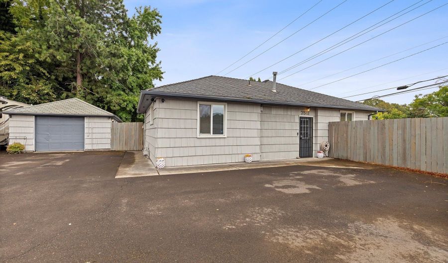 7511 SE Harmony Rd, Milwaukie, OR 97222 - 3 Beds, 1 Bath