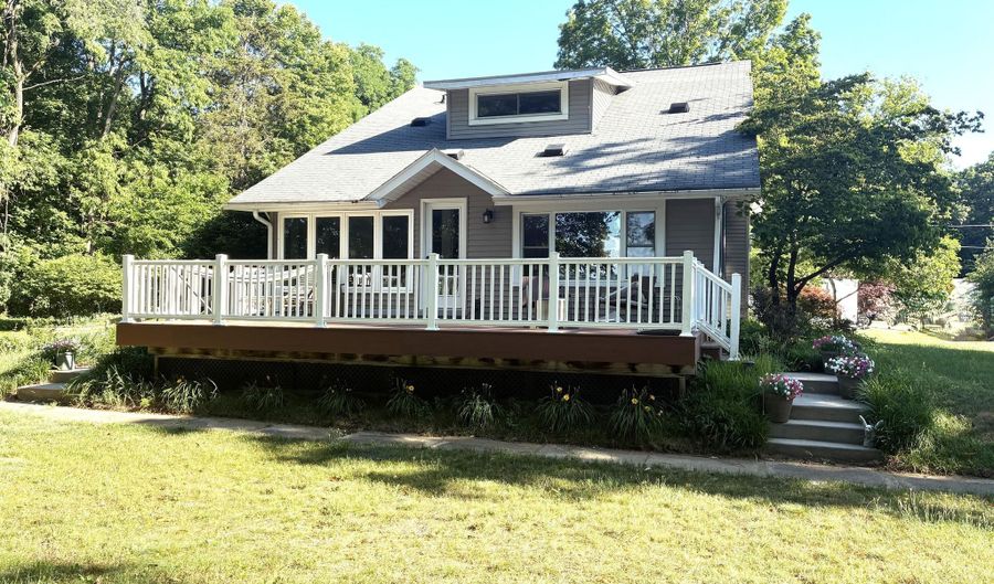 104 Highland Ave, Allegan, MI 49010 - 5 Beds, 2 Bath