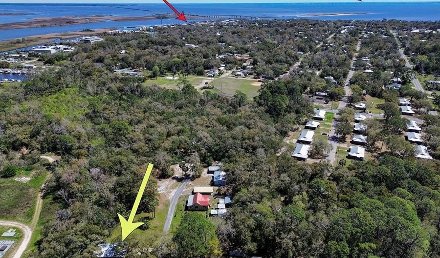 331 Lanesville Dr, Apalachicola, FL 32320 - 2 Beds, 2 Bath