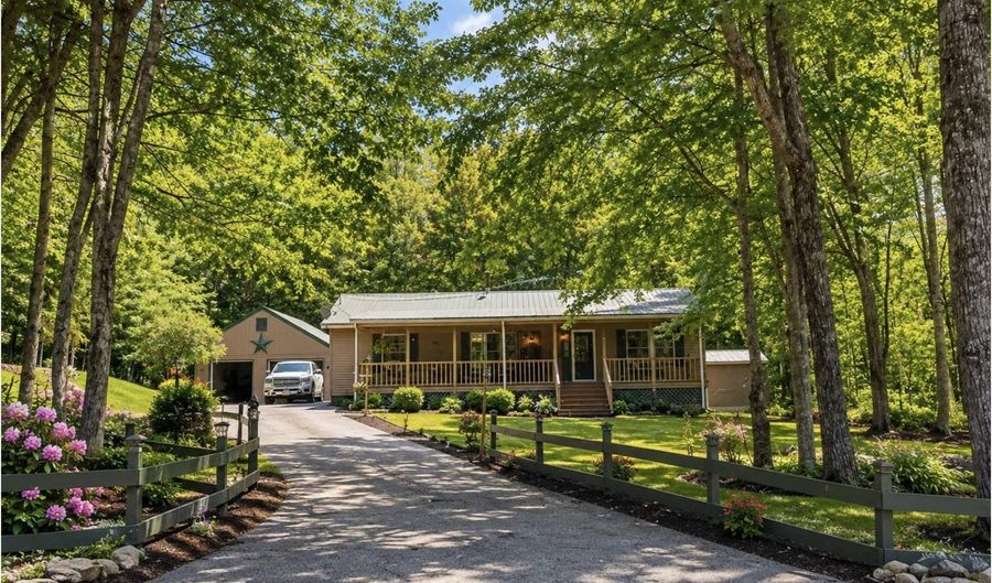 12 Overlook Dr, Center Harbor, NH 03226 - 3 Beds, 2 Bath