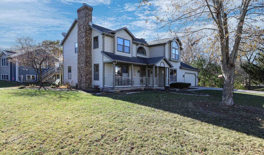 624 S KELLER PARK Dr, Appleton, WI 54914 - 4 Beds, 3 Bath