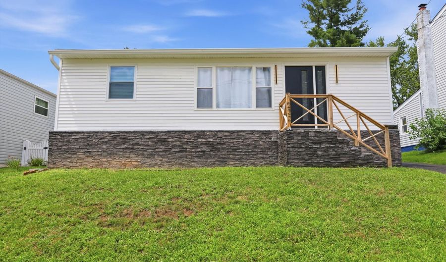 1230 HALL Ave, Abington, PA 19001 - 4 Beds, 2 Bath