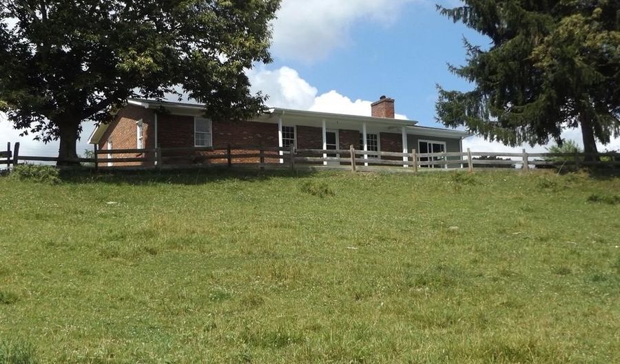 242 Country Rd, Austinville, VA 24312 - 3 Beds, 3 Bath