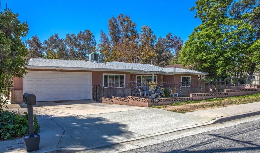 2460 W Wilson St, Banning, CA 92220 - 5 Beds, 3 Bath