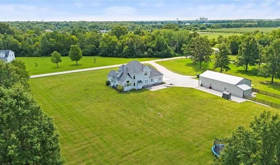 1500 Aaron Ln, Adrian, MO 64720 - 5 Beds, 4 Bath