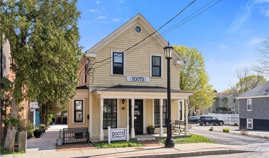74 Maple Ave, Barrington, RI 02806 - 1 Beds, 2 Bath