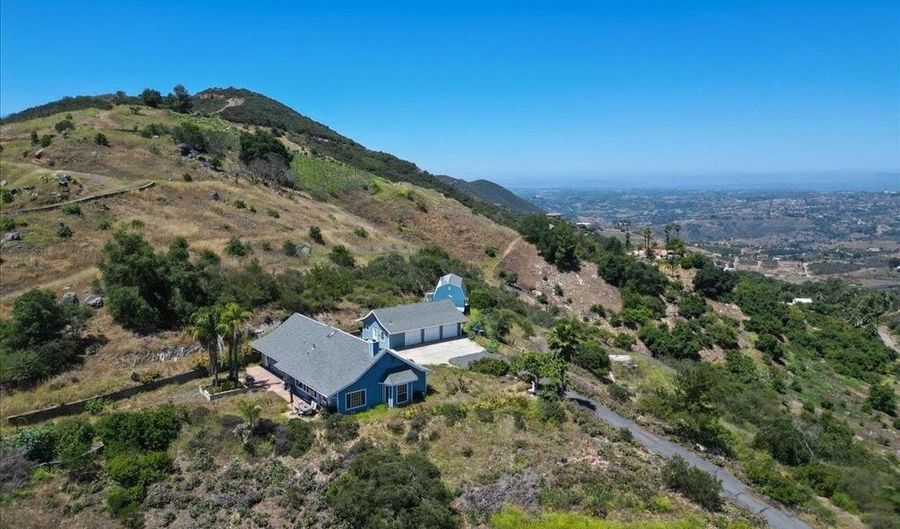 772 Rainbow Crest Rd, Fallbrook, CA 92028 - 5 Beds, 3 Bath
