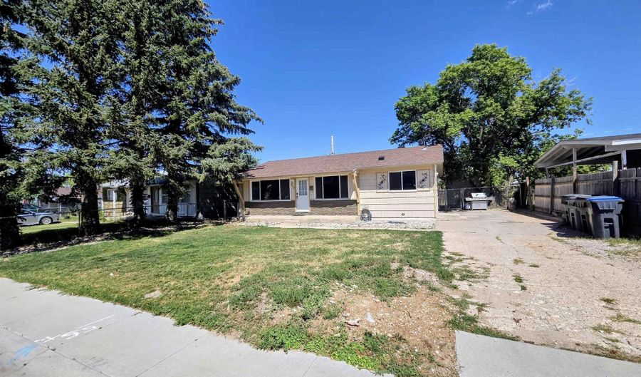217 DESMET Dr, Cheyenne, WY 82007 - 5 Beds, 2 Bath