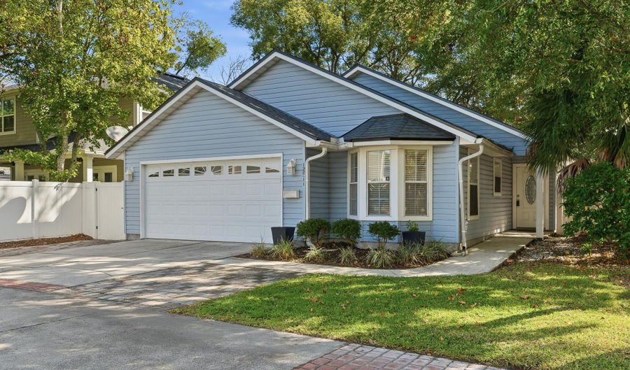 128 SEMINOLE Rd 11, Atlantic Beach, FL 32233 - 3 Beds, 2 Bath