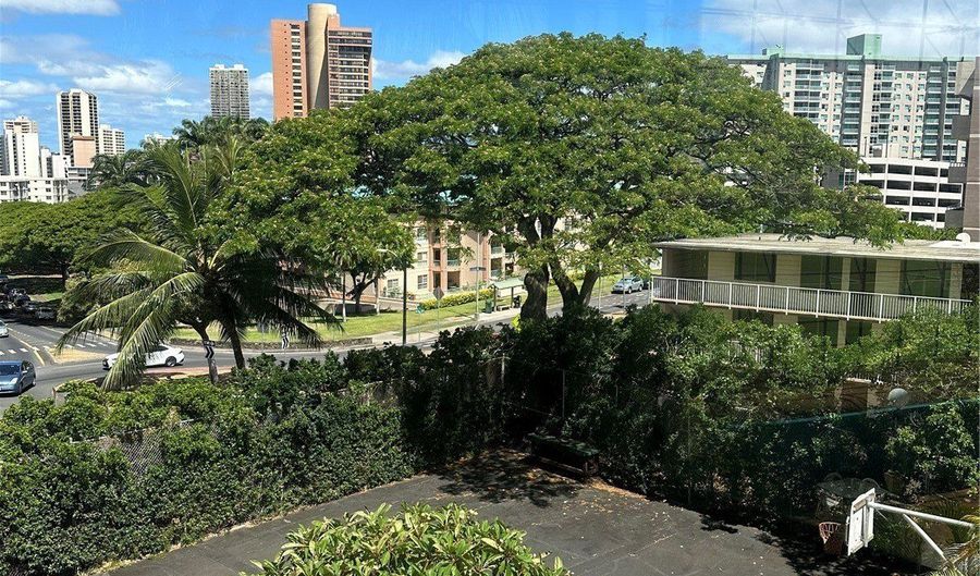 1031 Ala Napunani St 303, Honolulu, HI 96818 - 2 Beds, 2 Bath