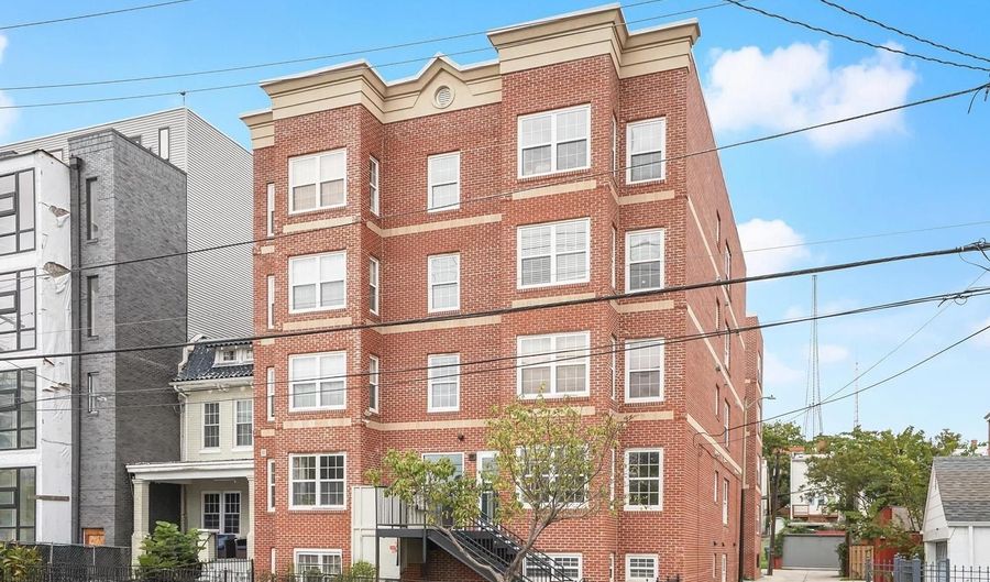 911 KENNEDY St NW #1, Washington, DC 20011 - 2 Beds, 3 Bath
