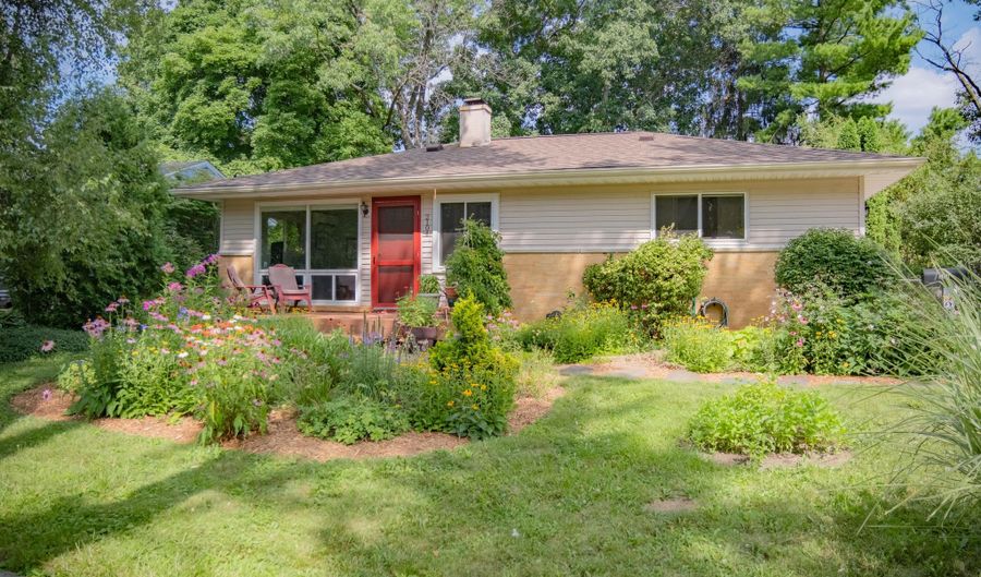2104 S Circle Dr, Ann Arbor, MI 48103 - 3 Beds, 1 Bath