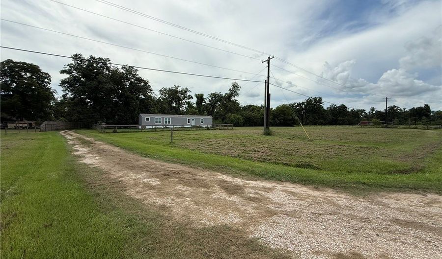 4508 COUNTY ROAD 31 Rd, Angleton, TX 77515 - 3 Beds, 2 Bath