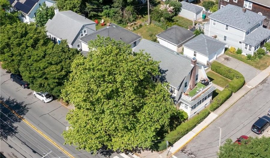 440 Broadway, Newport, RI 02840 - 2 Beds, 2 Bath