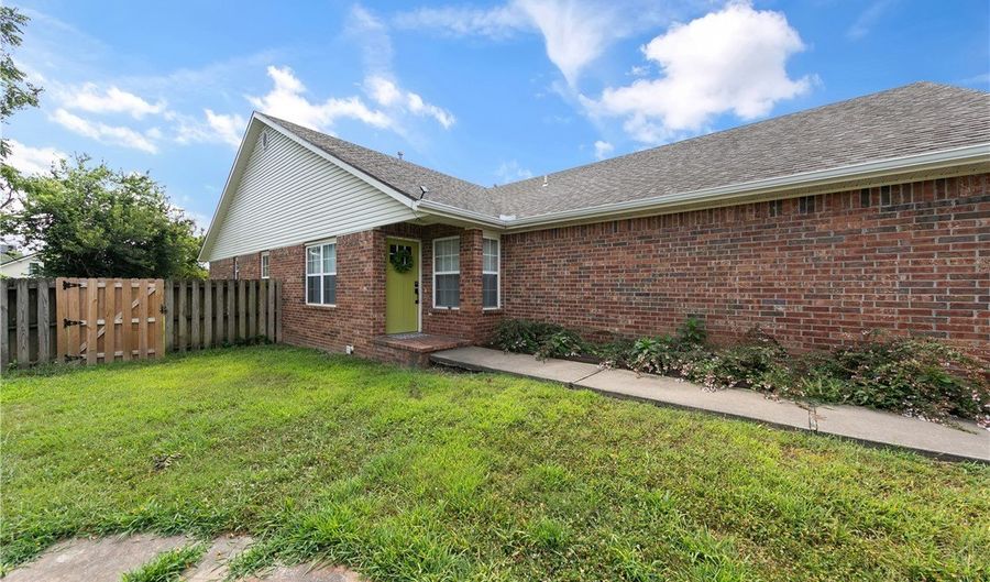 910 NW A St 2, Bentonville, AR 72712 - 3 Beds, 2 Bath