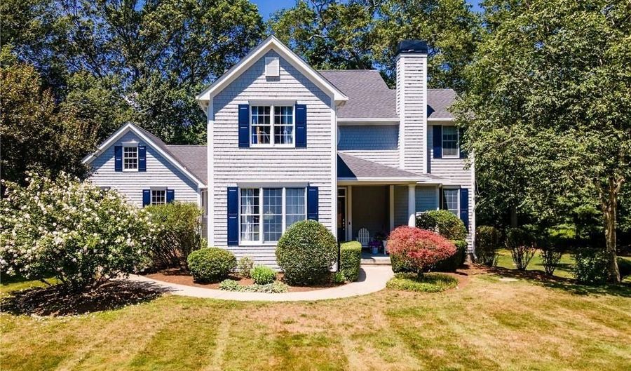 371 Glen Hill Dr, North Kingstown, RI 02874 - 4 Beds, 3 Bath