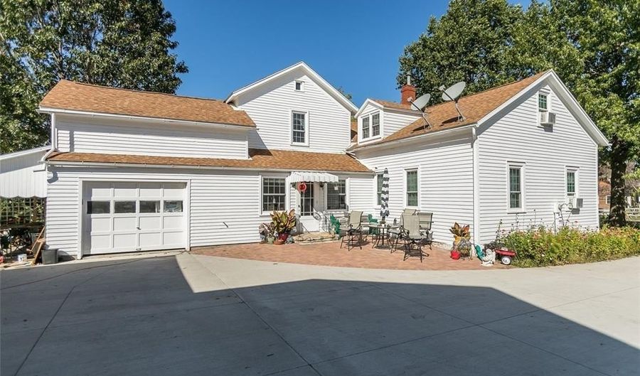 4506 F St, Amana, IA 52203 - 6 Beds, 3 Bath
