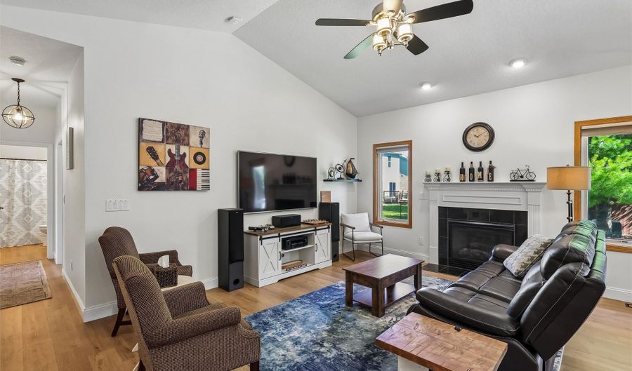 910 NE 45th St, Ankeny, IA 50021 - 3 Beds, 2 Bath