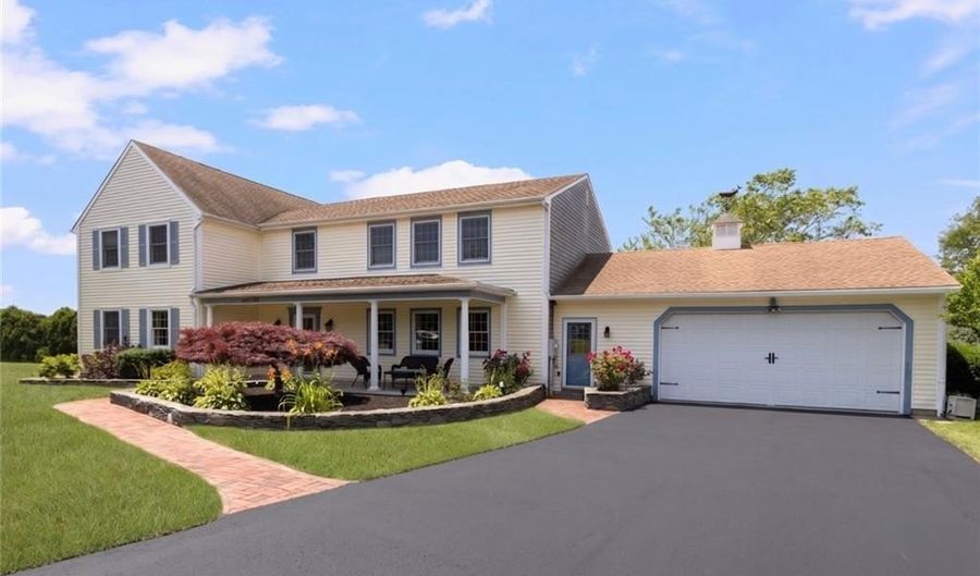 27 Ocean View Dr, Middletown, RI 02842 - 5 Beds, 4 Bath