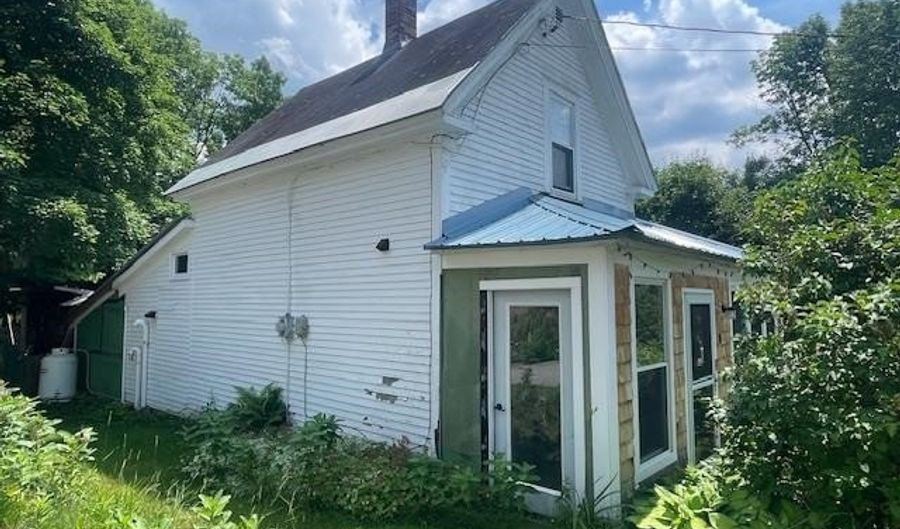 6 Demers St, Berlin, NH 03570 - 2 Beds, 1 Bath