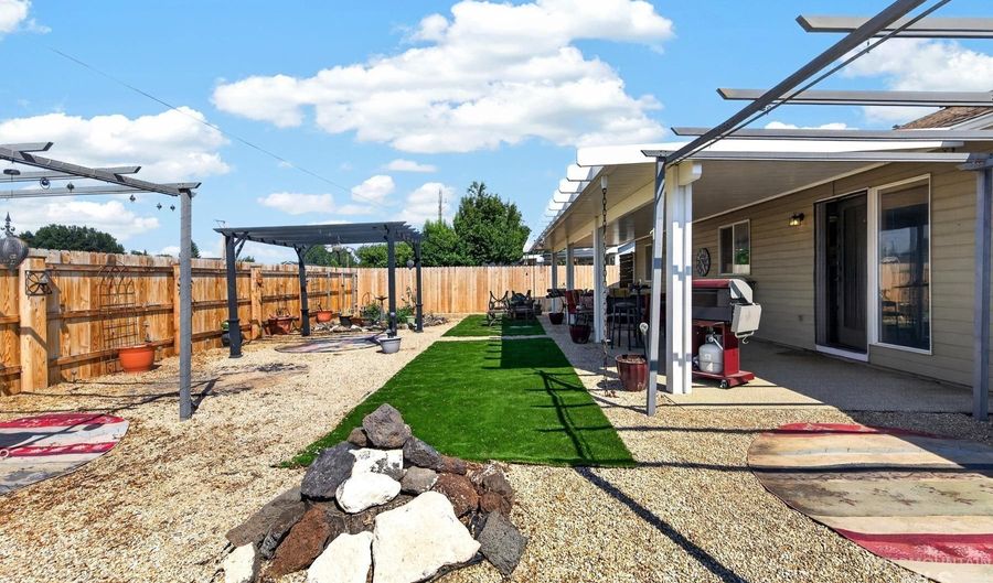 11854 W Silver City Ct, Boise, ID 83713 - 3 Beds, 2 Bath
