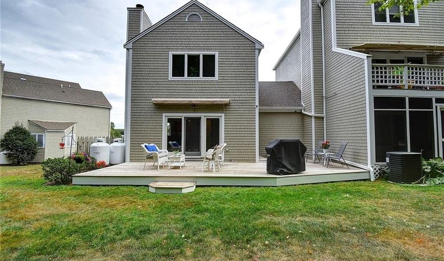 13 Woodlawn Cir, Hopkinton, RI 02832 - 2 Beds, 3 Bath
