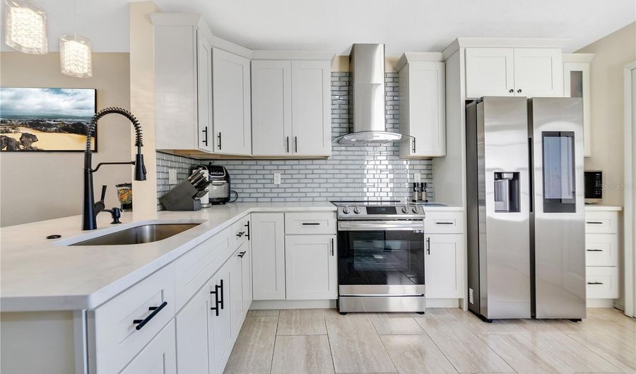 2823 BOULDER FALLS Ct, Apopka, FL 32703 - 3 Beds, 3 Bath