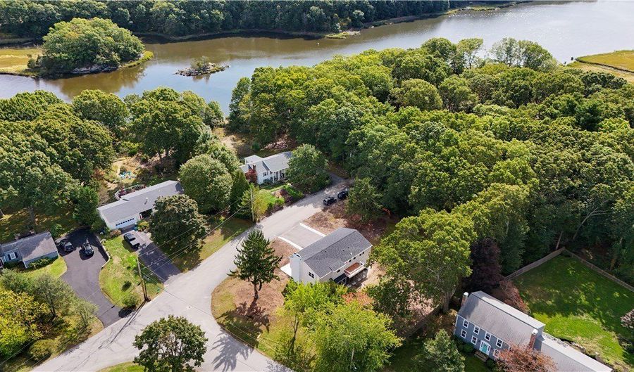 75 Walnut Rd, North Kingstown, RI 02852 - 3 Beds, 3 Bath