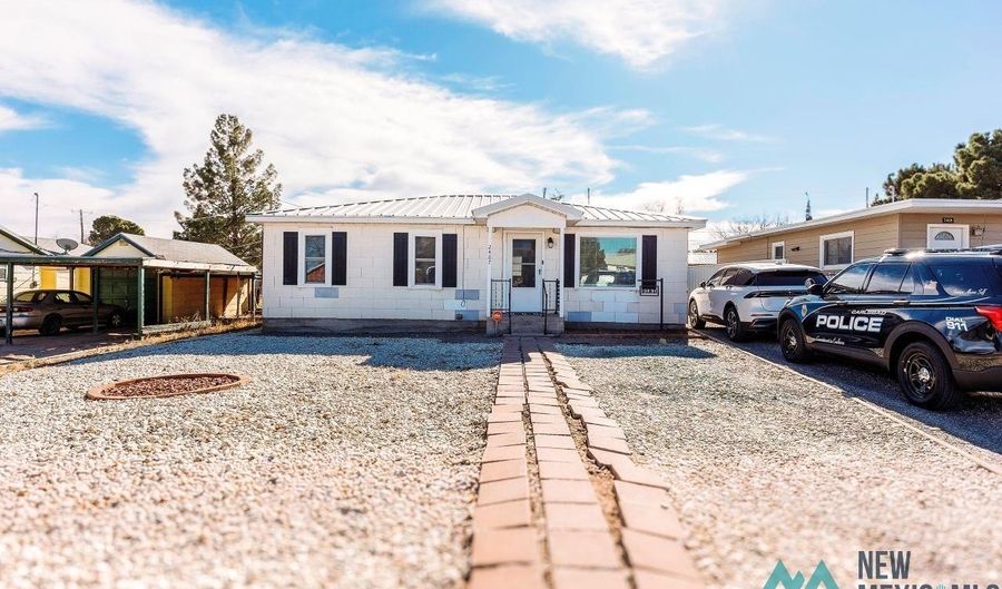 2407 Avenue B Sts, Carlsbad, NM 88220 - 3 Beds, 1 Bath