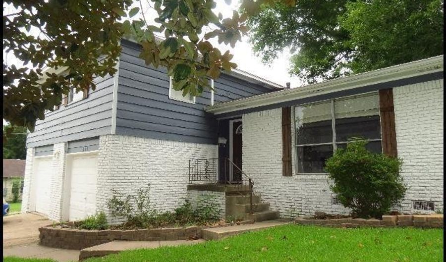 607 S Market St, Benton, AR 72019 - 3 Beds, 2 Bath