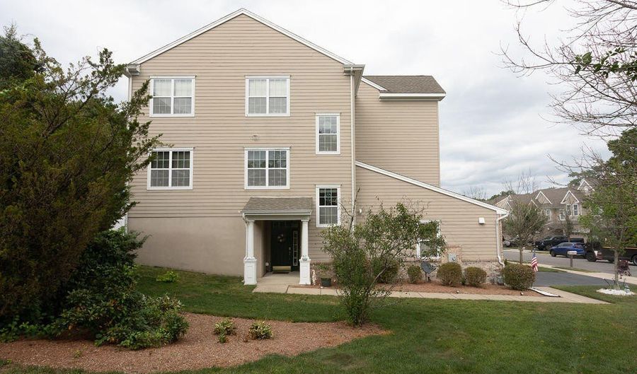 304 Hawthorne Ln, Barnegat, NJ 08005 - 3 Beds, 4 Bath