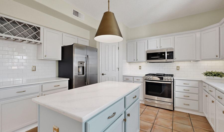 10809 CHICOBUSH Dr NW, Albuquerque, NM 87114 - 3 Beds, 3 Bath