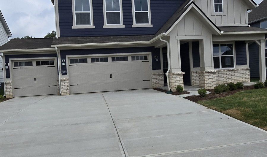 7644 Allesley Dr, Avon, IN 46123 - 5 Beds, 3 Bath
